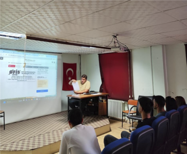 Summer internship information meeting was held.